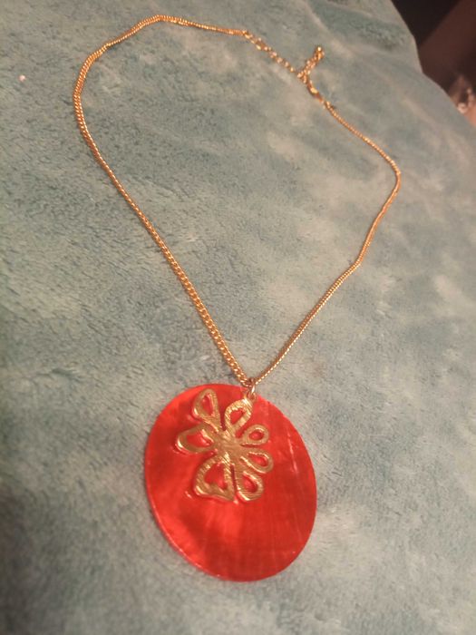 Komplet biżuterii łańcuszek z wisiorkiem i kolczykami