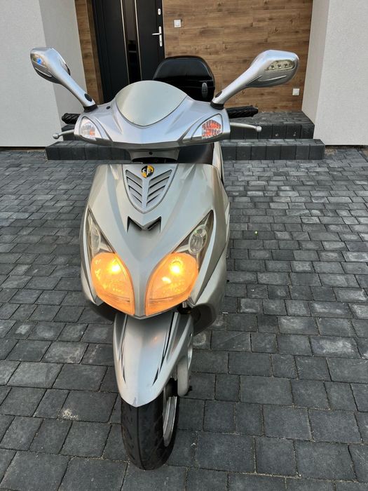 Skuter Znen 2008 + 2 kaski