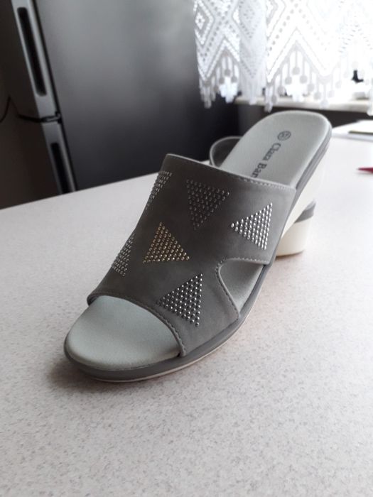 NOWE z metka klapki - roz. 37