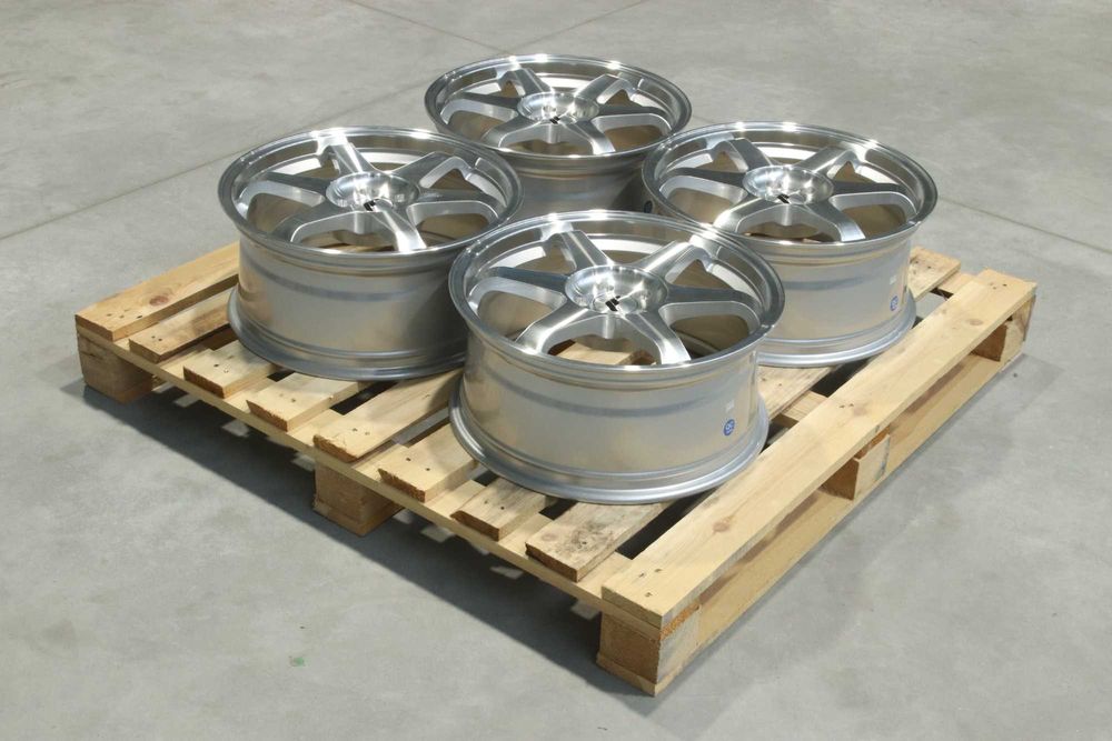 OUTLET! Felgi Japan Racing JR3 18x8 ET40 5x100 Silver Machined