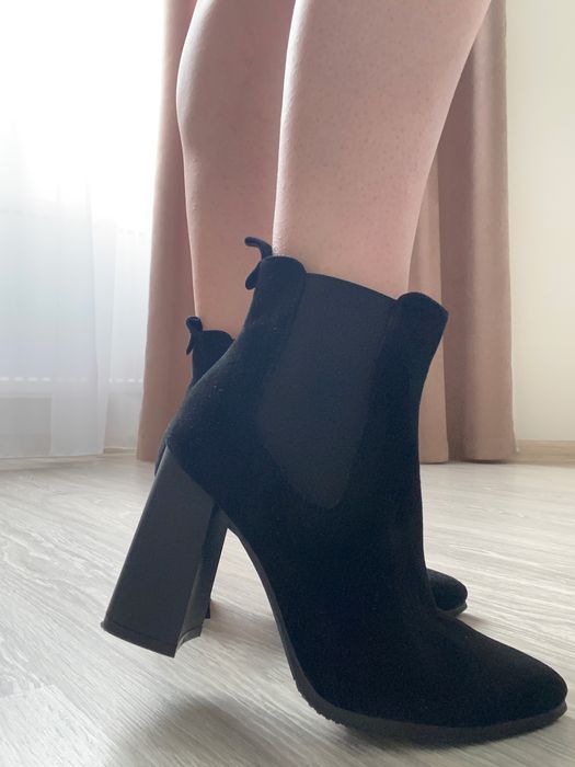 Ботільони замшеві чорні на каблуці SharMAN р. 36