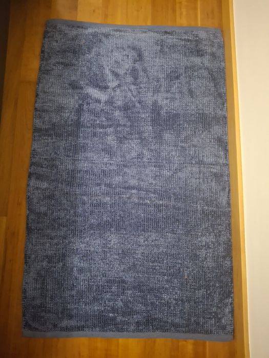 2 tapetes azuis 110cmx70cm em ótimo estado