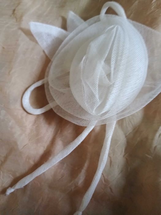 Белая роза из фатина