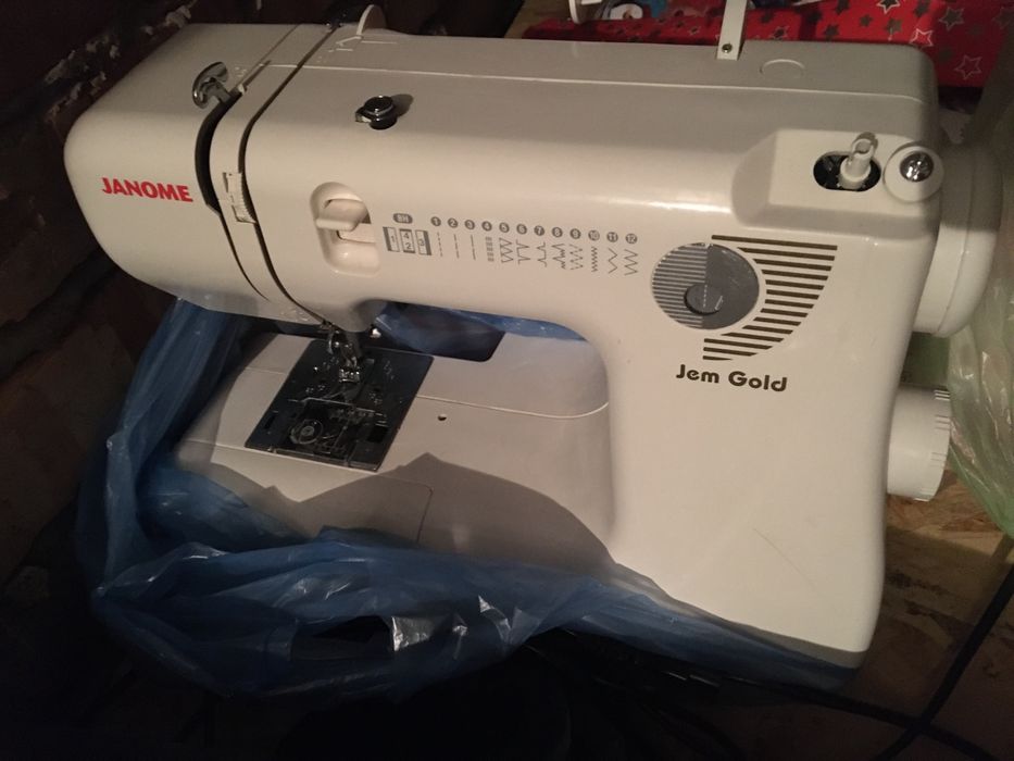 Голд Швейная машина  Janome Jem Gold