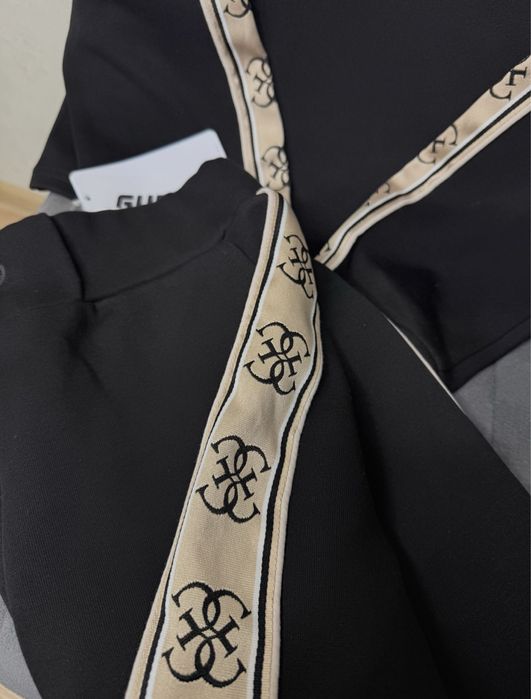 Костюм з шортами Guess M,L