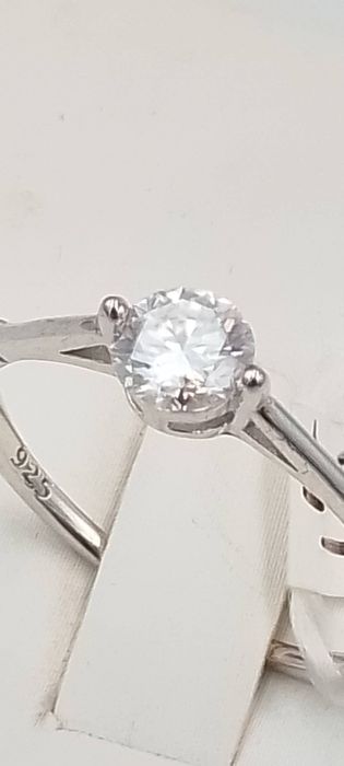 Srebrny pierścionek pr 925 z diamentem
