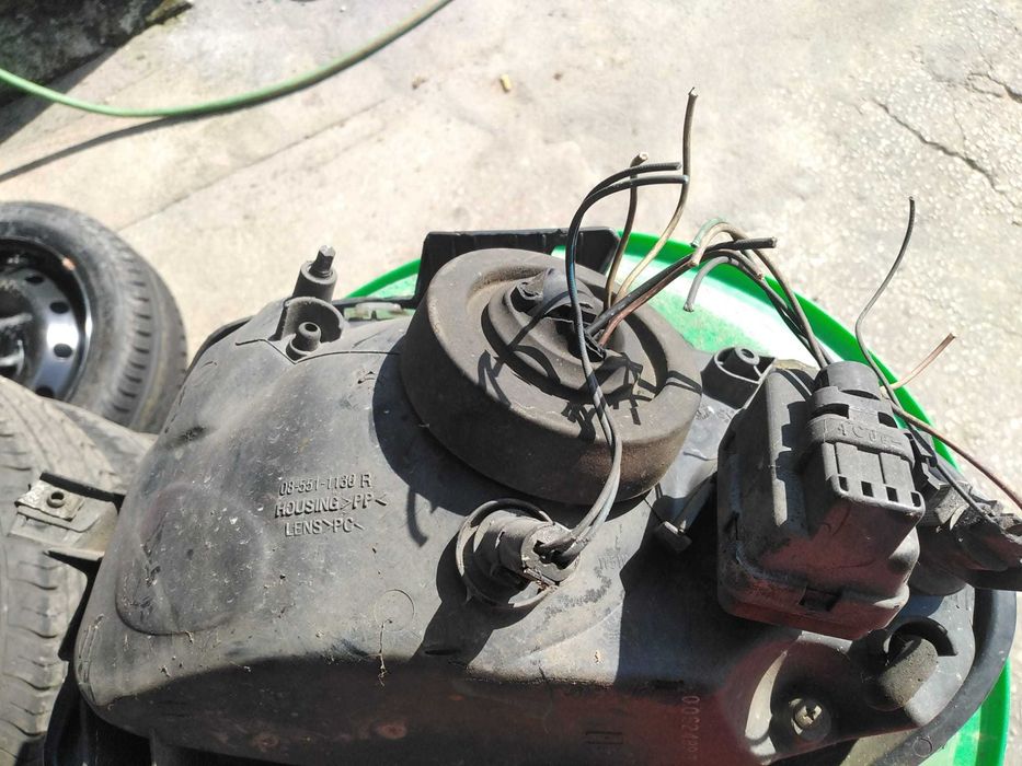 Farol Direito Renault Clio II Fase I 1.9D
