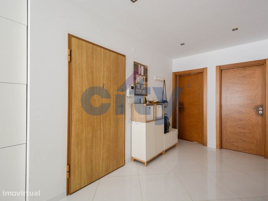 Excelente T2 de 2020 em Loures com Orientação Nascente/Poente e Var...
