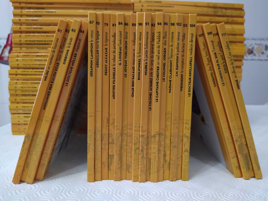94 livros coleção oficial figuras Tintin - português e francês