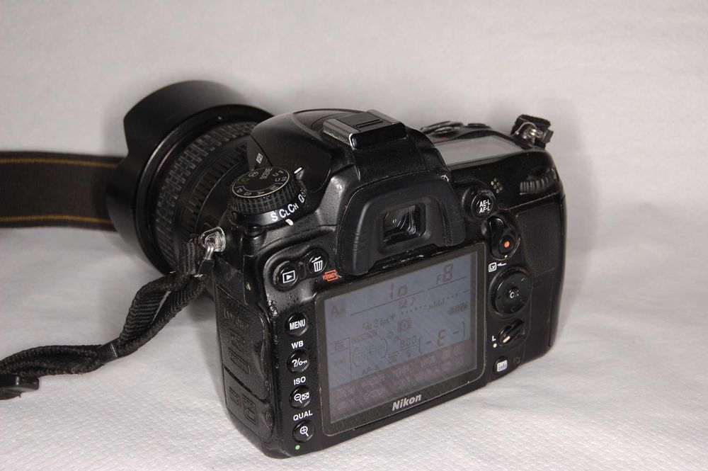 Nikon D7000 + AF-s Nikkor 18-70