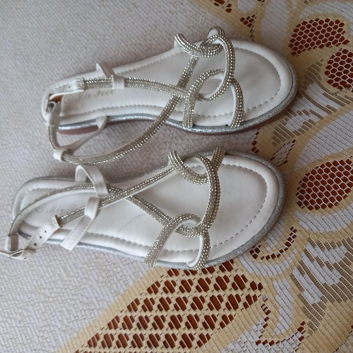 Sandałki damskie typu paski