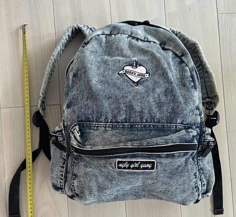 Jeansowy plecak z naszywkami Cropp