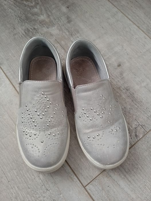 Buty wsuwane dla dziewczynki 30