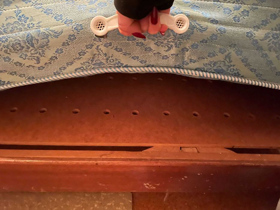 Cama de Madeira Maciça Vintage