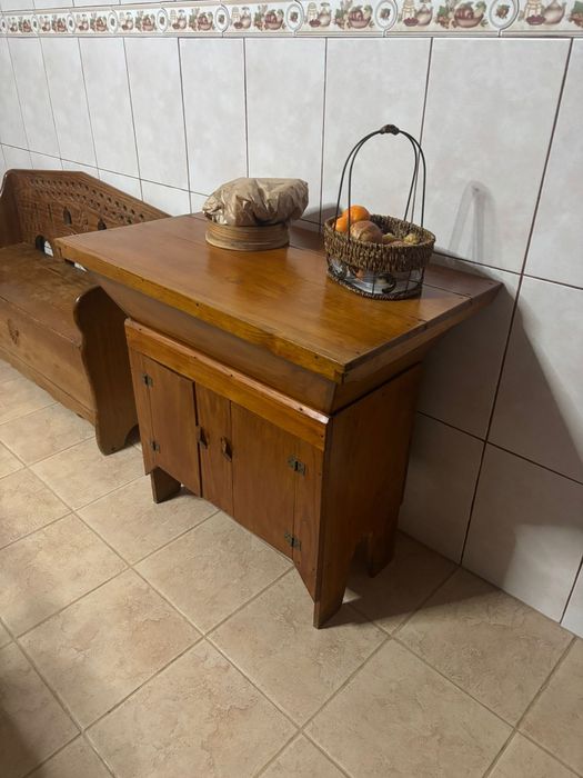 Maceira e banco de madeira