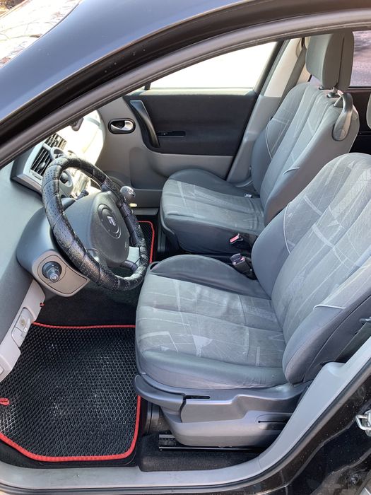 Renault Grand Scenic в рідній фарбі