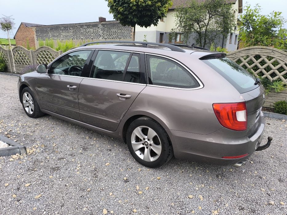 Skoda superb  benzyna 2010 serwisowana książka serwisowa
