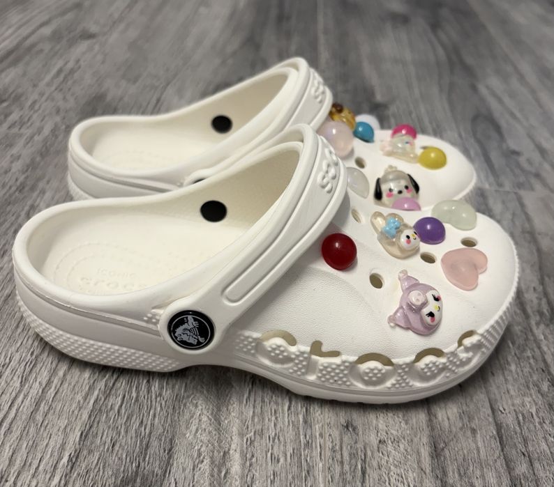 Crocs C13 z przypinkami Sanrio