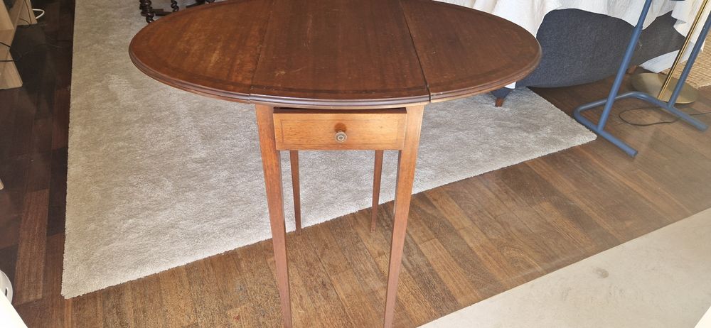 Mesa de Apoio / Pembroke Antiga – Estilo Hepplewhite