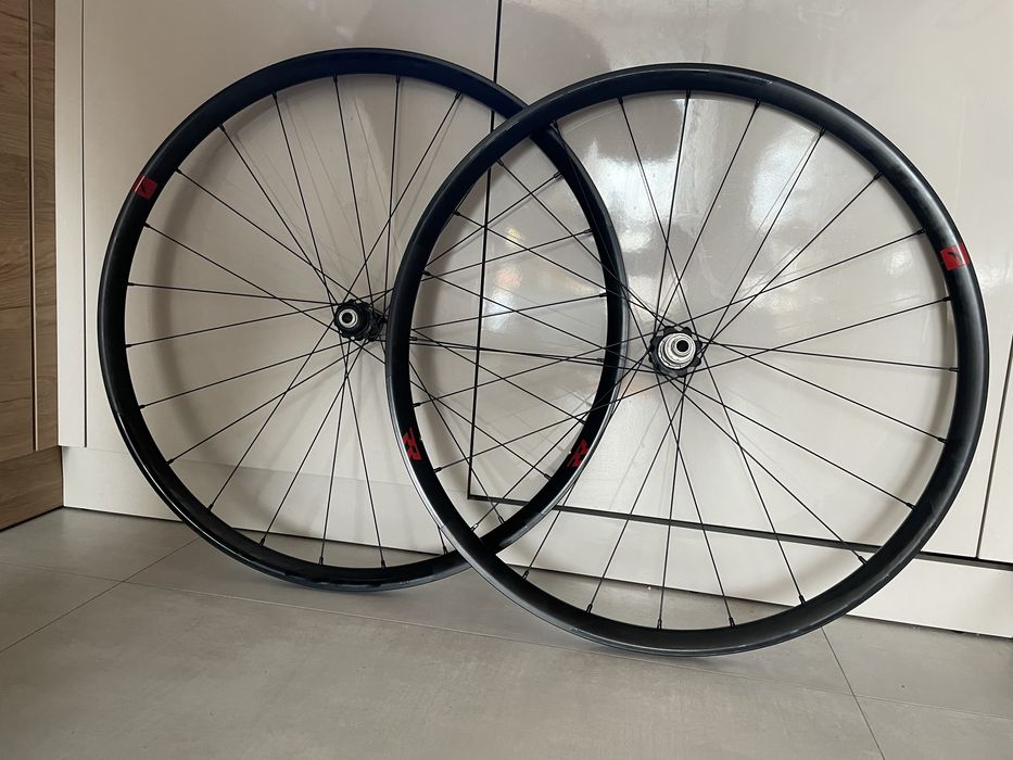 Koła grawelowe Fulcrum Rapid Red 5, zdjete z nowego roweru, 28”