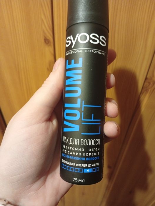 Лак для волосся від бренду Syoss