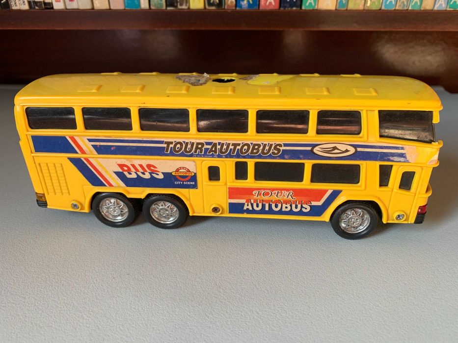 Brinquedo Autocarro