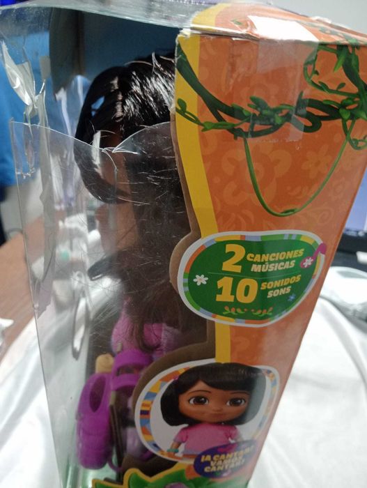 Boneca Dora Aventureira Canta e Explora (Nova/Caixa Danificada)