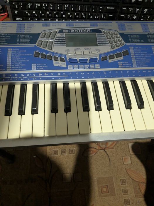 Продам синтезатор Bontempi PM 695.