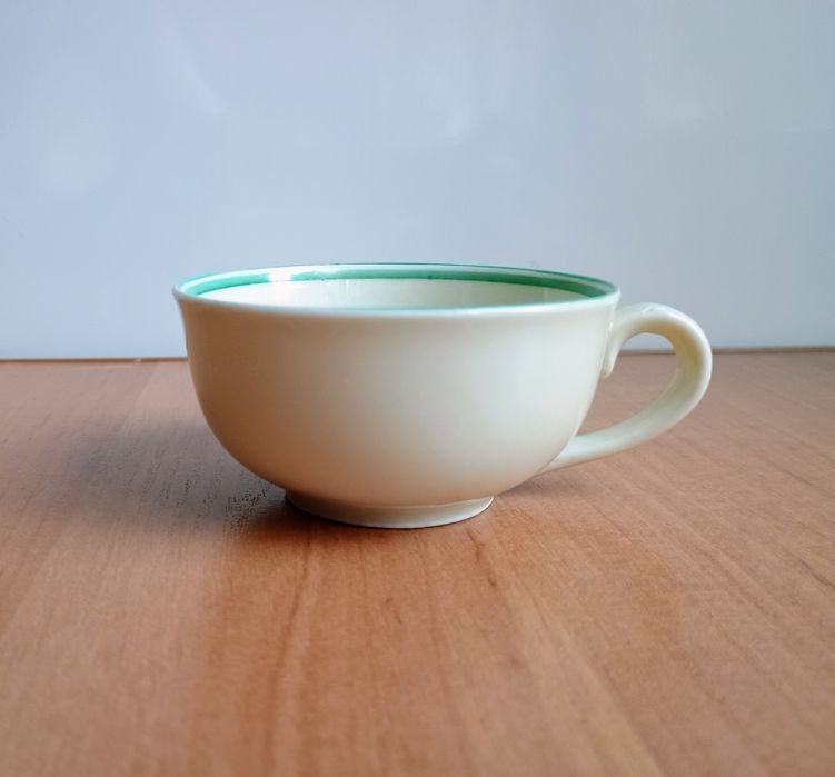 Filiżanka porcelanowa z zielonym zdobieniem, vintage