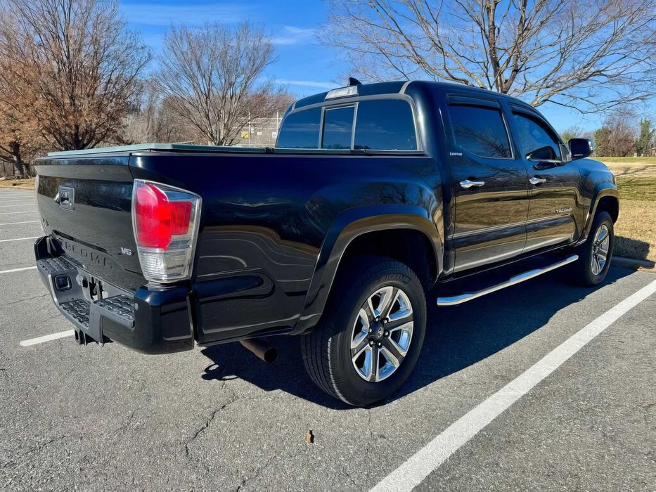 Toyota Tacoma      2016