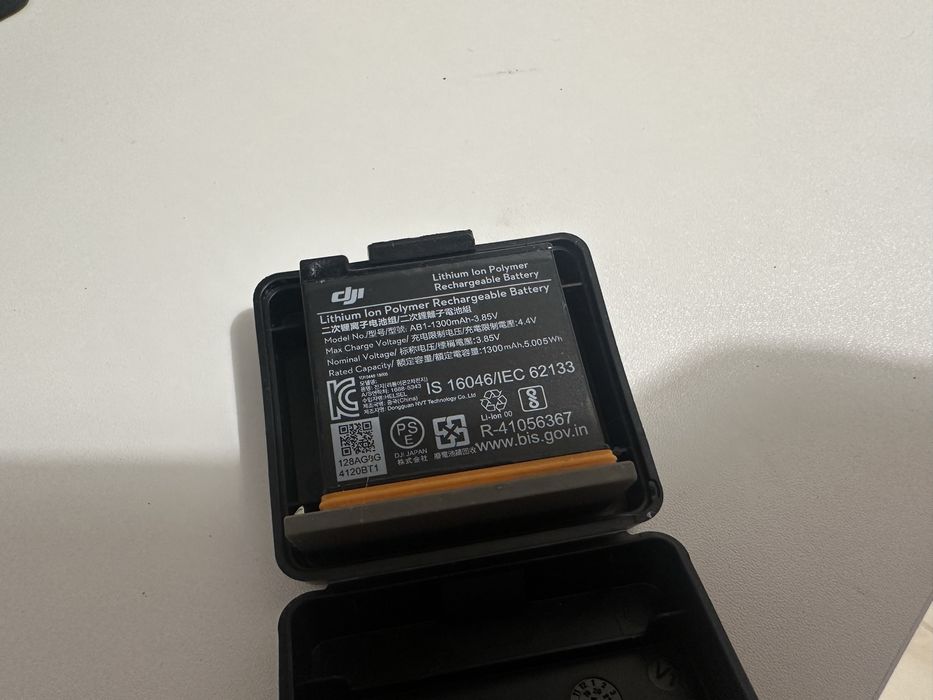 3 baterie DJI Osmo Action 1 (w tym 1 nowa) + Hub do ładowania