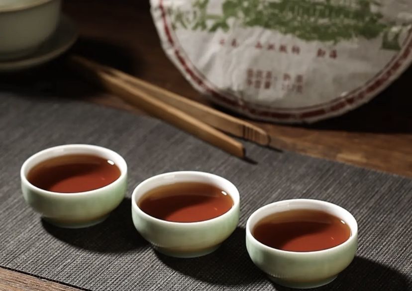 Чай Шу Пуэр Юньнань Ци Цзи Бин Ча 2007 г.  357 г  Менхай