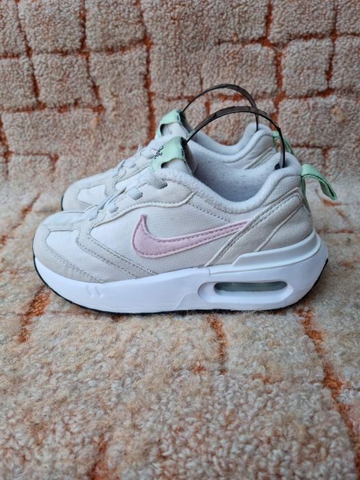 кроссовки Nike Air Max Dawn.