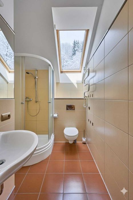 Заміська резиденція в Карпатах. 125м.кв. 26сот. Огороджена, охороняєма