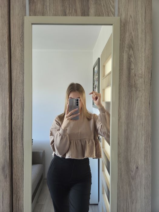 Bluza z falbanką Bershka XS