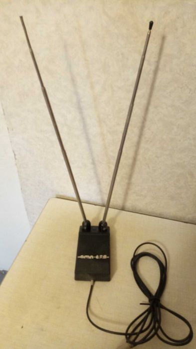 Антенна комнатная выдвижная.