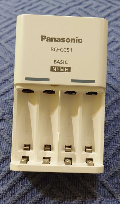 2 ładowarki AA/AAA/9V +aku. Varta-+ tester