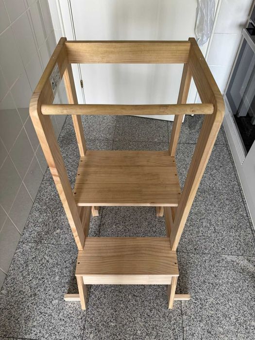 Torre de aprendizagem em madeira