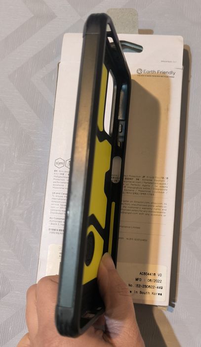 Capa Spigen - Xiaomi note 11pro 5g 
A marca atrás é do aplique do quad