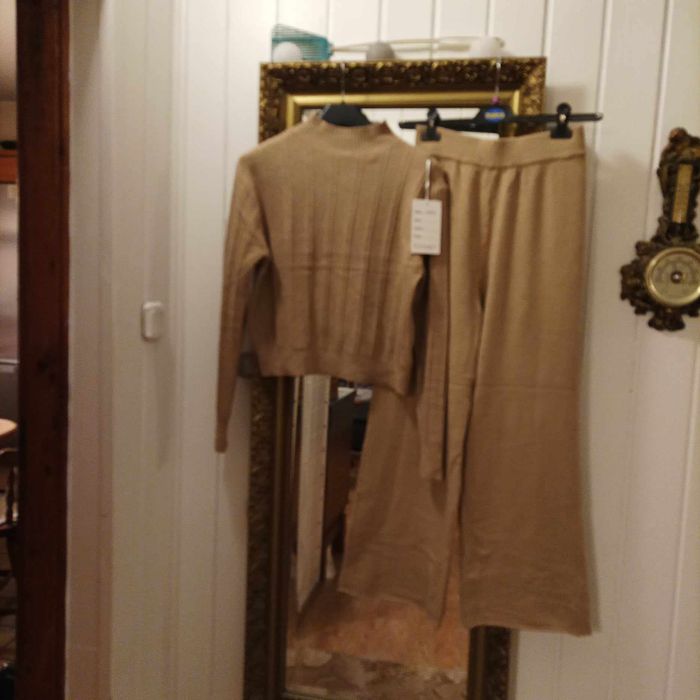 Komplet dzianinowy damski beż.