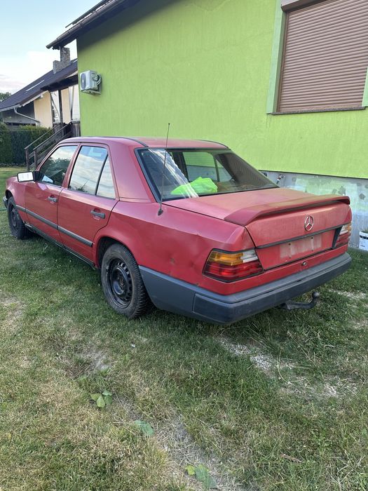 Mercedes benz w 124 sedan