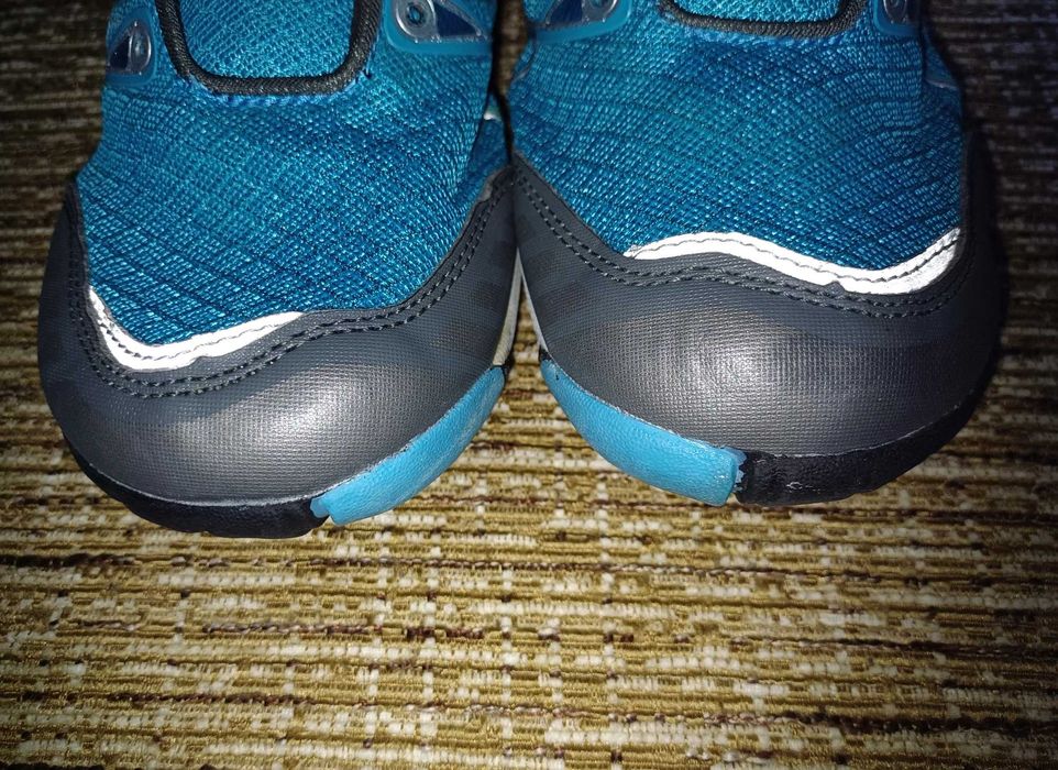 Кроссовки Crane. Размер европейский 38 . Стелька 24,4 см.