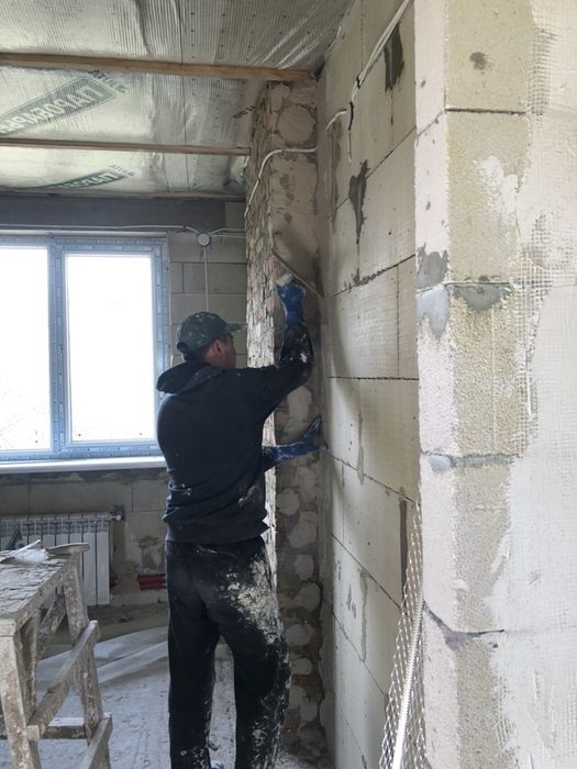 Штукатурка гіпсова та вапняно цементна машинним методом