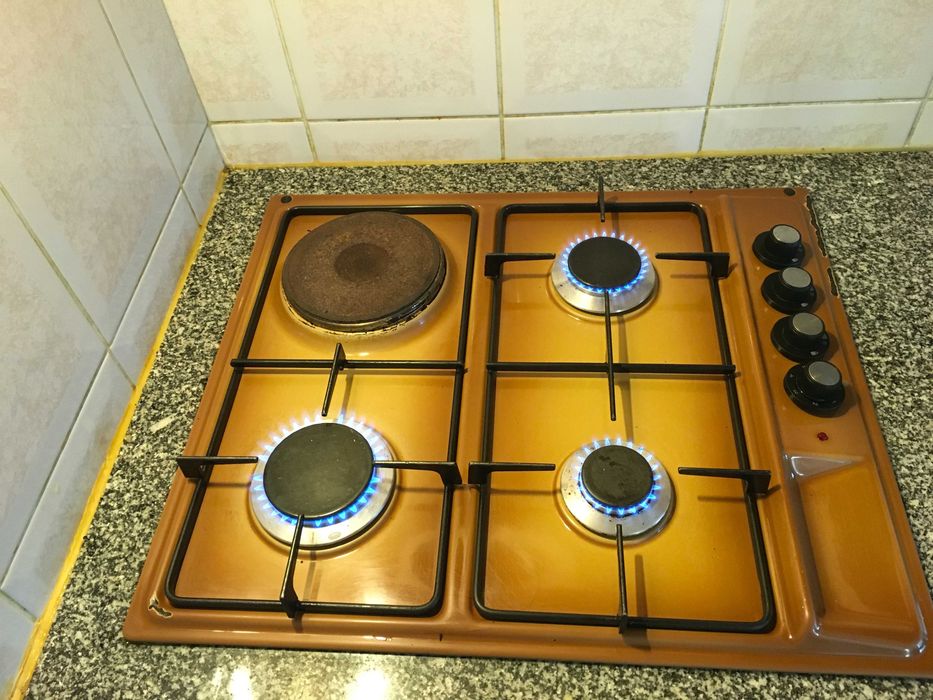 Placa de fogão misto (gás e eletricidade)