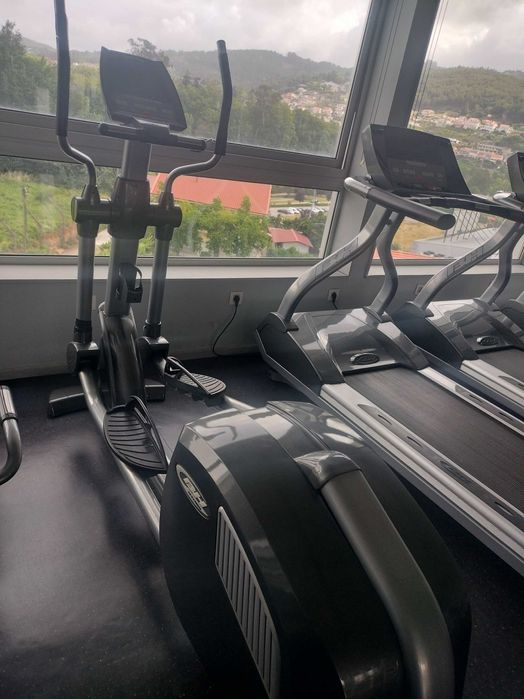 Equipamento cardio ginasio