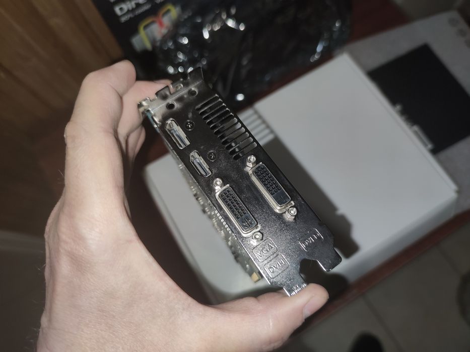 Відеокарта Asus radeon r9 270, не робоча!!