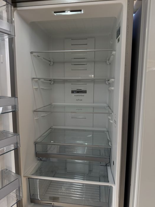 Двохметровий, NoFrost холодильник Siemens, привезений з Німеччини.