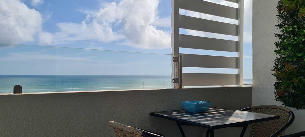 T1 em Quarteira, vista maravilhosa sobre o mar, a 50 metros da praia.