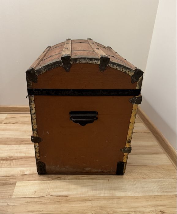 Skrzynia kufer z XIX wieku