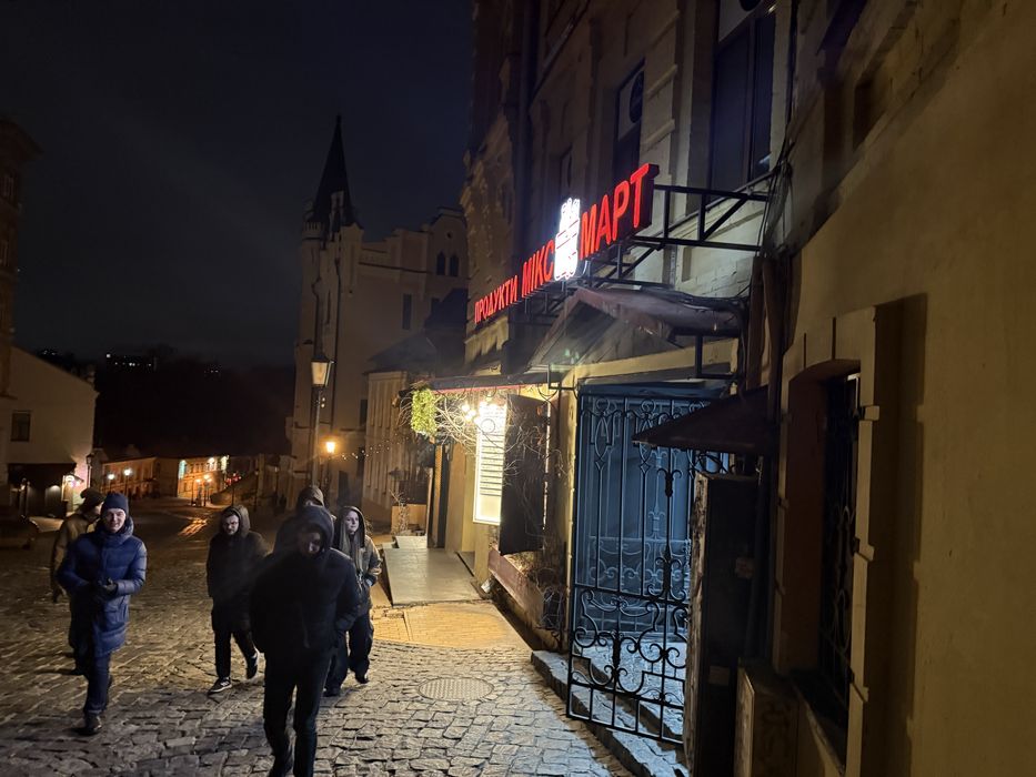 оренда Андріївський узвіз, 21 - Вікно 6 кв.м.